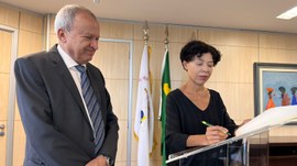 O documento foi assinado pelo Presidente do Tribunal, Desembargador Jair Soares, e pela Presiden...