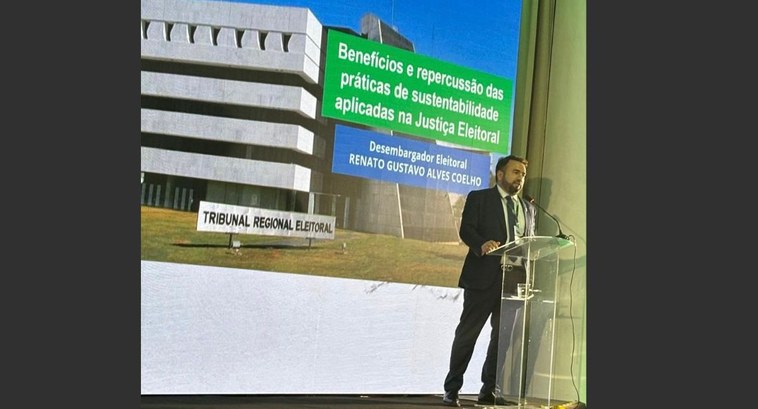 Desembargador Eleitoral palestra em evento de Direito