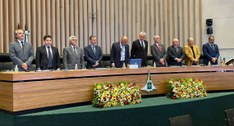 Desembargador Eleitoral recebe título de cidadão honorário de Brasília